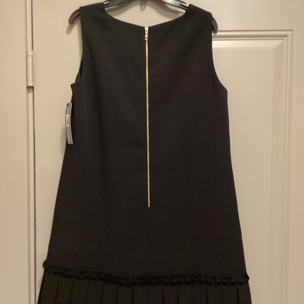Tahari Pleated Shift Dress, size 12 - Picture 8 of 12